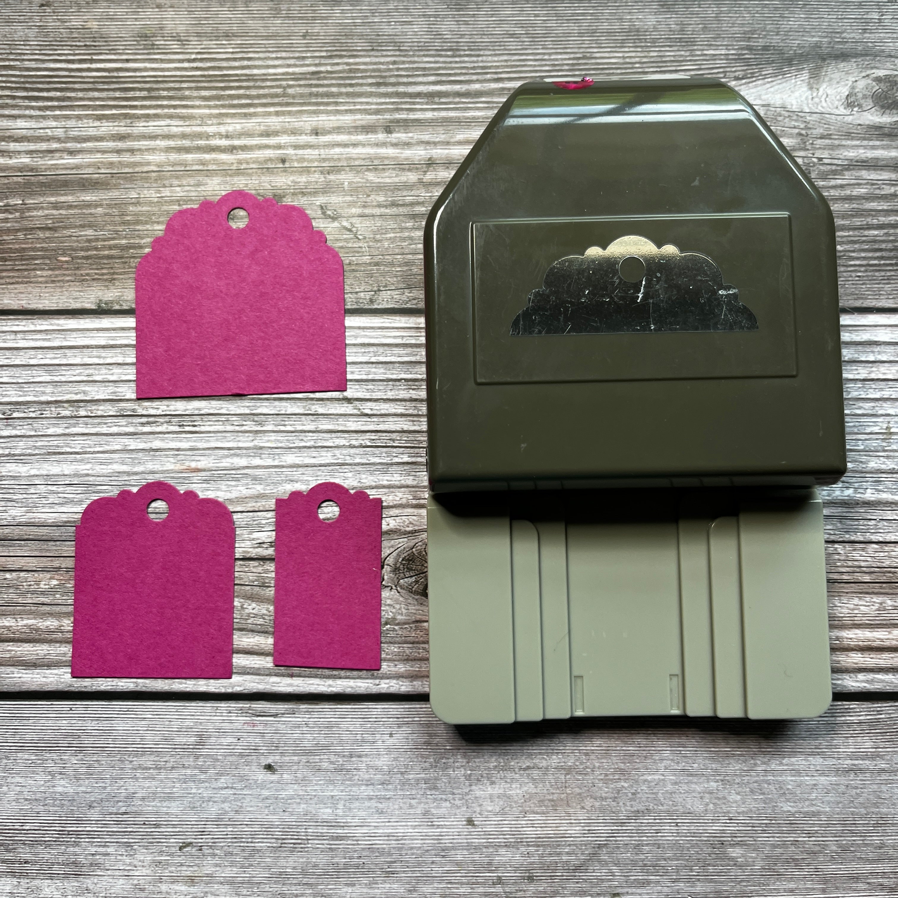 Scalloped Tag Topper Punch
